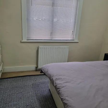 Private Rooms In Croydon London Thornton Heath Exterior photo