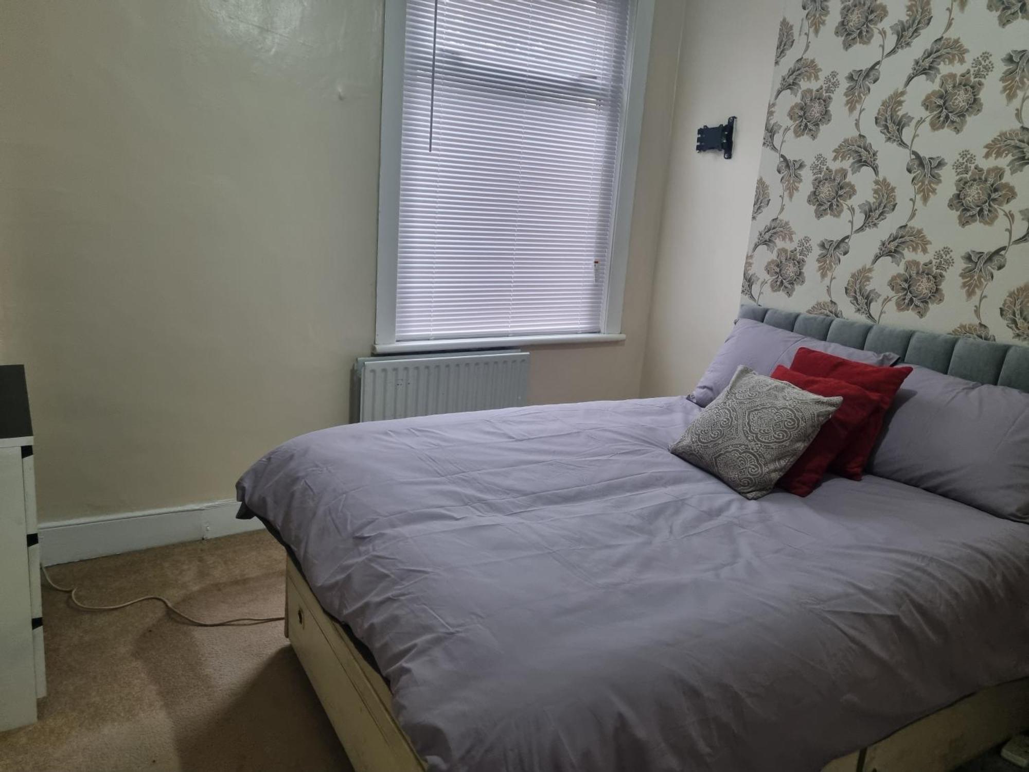 Private In Croydon London Homestay *